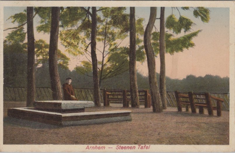 ARNHEM Steenen Tafel Goltbeeck