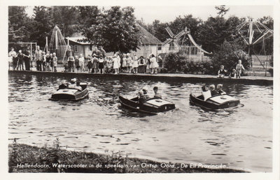 HELLENDOORN - Waterscooter in de Speeltuin van Ontsp. Oord, de Elf Provincien