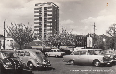 ARNHEM - Velpersplein met Nillmij-Torenflat