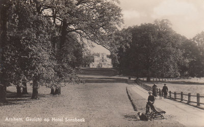 ARNHEM - Gezicht op Hotel Sonsbeek