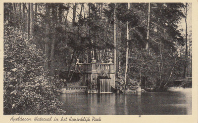 APELDOORN - Waterval in het Koninklijk Park