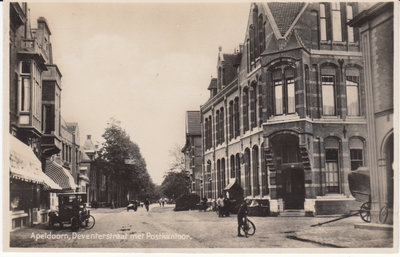 APELDOORN - Deventerstraat met Postkantoor