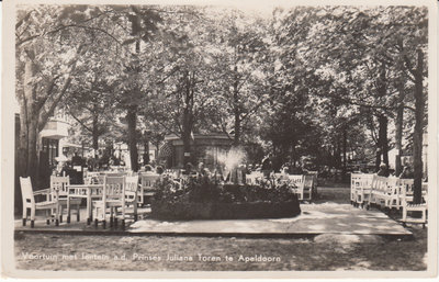 APELDOORN - Voortuin met Fontein a.d. Prinses Juliana Toren