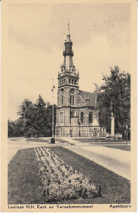 APELDOORN - Loolaan N.H. Kerk en Verzetsmonument