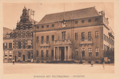 DEVENTER - Stadhuis met Politiebureau