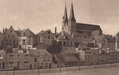 DEVENTER - Bergkerk met Emmaplein