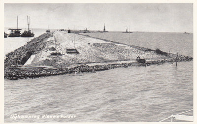 ZUIDERZEEWERKEN - Dijkaanleg Nieuwe Polder