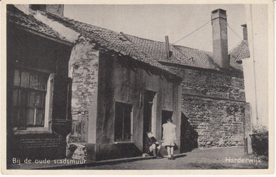 HARDERWIJK - Bij de oude Stadsmuur