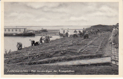 HARDERWIJK - Zuiderzeewerken het vervaardigen der Kraagstukken