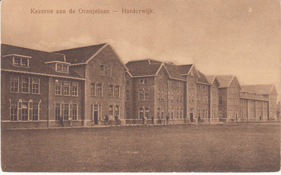 HARDERWIJK - Kazerne aan de Oranjelaan