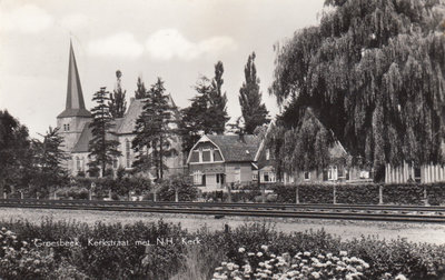 GROESBEEK - Kerkstraat met N. H. Kerk