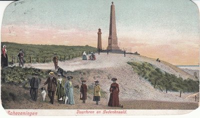 SCHEVENINGEN - Vuurtoren en Gedenknaald