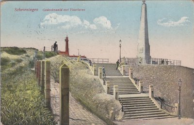 SCHEVENINGEN - Gedenknaald met Vuurtoren