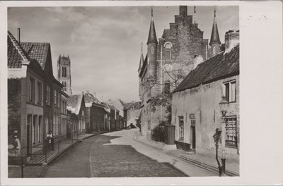 ZALTBOMMEL - Nonnenstraat met Maarten van Rossemhuis