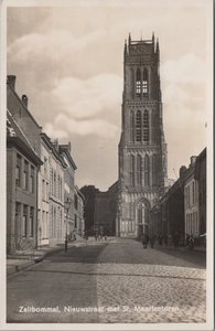 ZALTBOMMEL - Nieuwstraat met St. Maartentoren