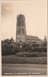 ZALTBOMMEL - St. Maartenskerk met Monument