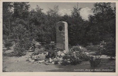 APELDOORN - Berg en Bosch. Gedenkzuil