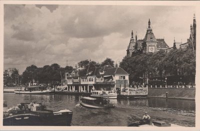 AMSTERDAM - Centraal Station met Tramrestaurant