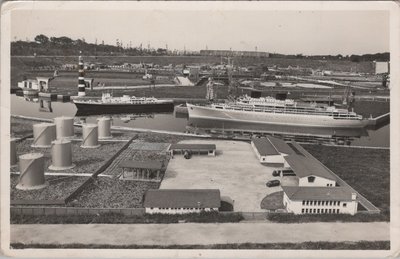 DEN HAAG - Miniatuurstad Madurodam, Havengebied met olieopslagplaats