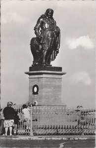 VLISSINGEN - Standbeeld van Michiel Adr. Zn. de Ruyter