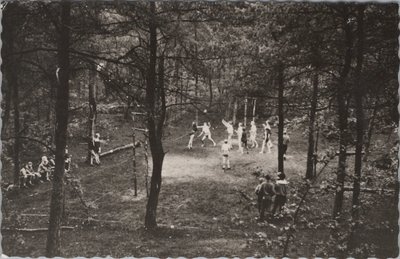 BEEKBERGEN - Spel in K. N. G. V. Kamp