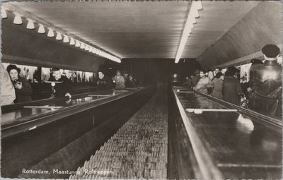 ROTTERDAM - Maastunnel Roltrappen