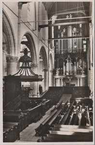 GOUDA - St. Janskerk. Fraai gebeeldhouwde preekstoel en orgel