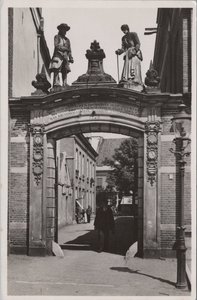 ZUTPHEN - Poortje Tehuis oude van dagen (1723)