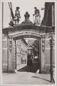 ZUTPHEN - Ingang Bornhof (1723)