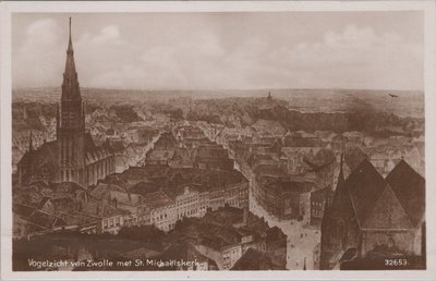 ZWOLLE - Vogelzicht van Zwolle met St. Michaëlskerk