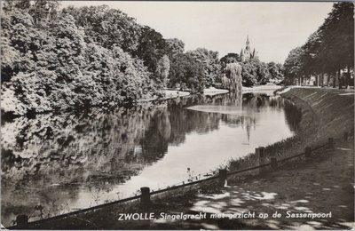 ZWOLLE - Singelgracht met gezicht op de Sassenpoort