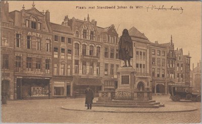 DEN HAAG - Plaats met Standbeel Johan de Witt