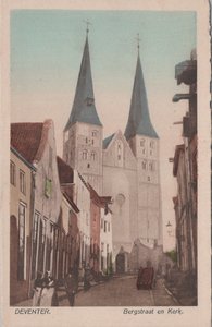 DEVENTER - Bergstraat en Kerk