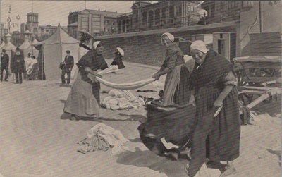 SCHEVENINGEN - Badvrouwen