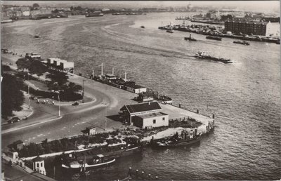 ROTTERDAM - Gezicht op de Maas