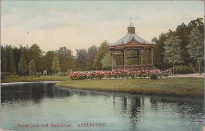 APELDOORN - Oranjepark met Muziektent