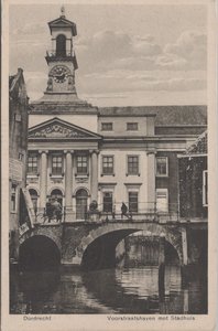 DORDRECHT - Voorstraatshaven met Stadhuis