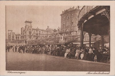 SCHEVENINGEN - Aan den Boulevard