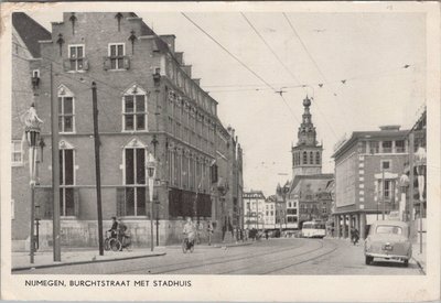 NIJMEGEN - Burchtstraat met Stadhuis