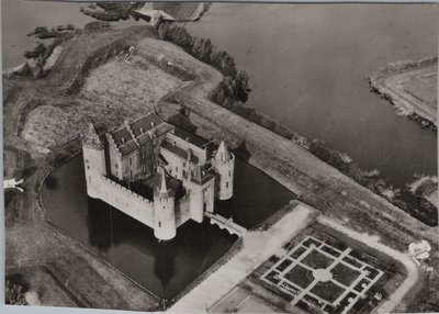 MUIDEN - Luchtfoto van het Muiderslot