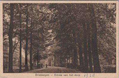 DRIEBERGEN - Entrée van het dorp