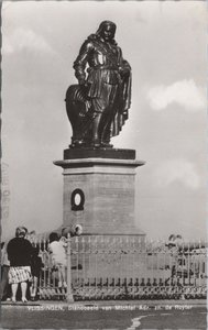 VLISSINGEN - Standbeeld van Michiel Adr. Zn. de Ruyter