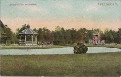 APELDOORN - Oranjepark met Muziektent