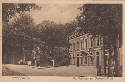 DRIEBERGEN - Postkantoor en Gemeentehuis