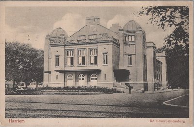 HAARLEM - De nieuwe schouwburg