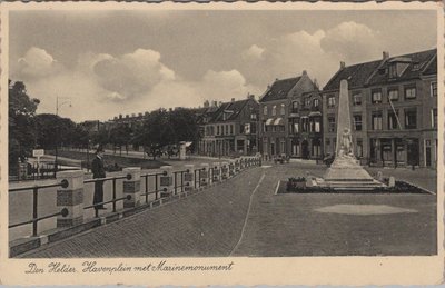 DEN HELDER - havenplein met Marinemonument