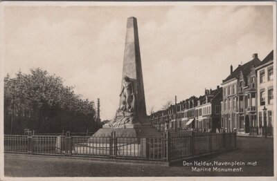 DEN HELDER - havenplein met Marine Monument