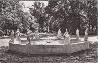 HAARLEM - Hildebrand Monument in de Haarlemmerhout (Doorkijk)