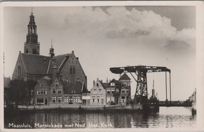 MAASSLUIS - Marnixkade met Ned. Her. Kerk