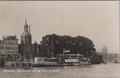 DORDRECHT - Groothoofd, van de rivier af gezien